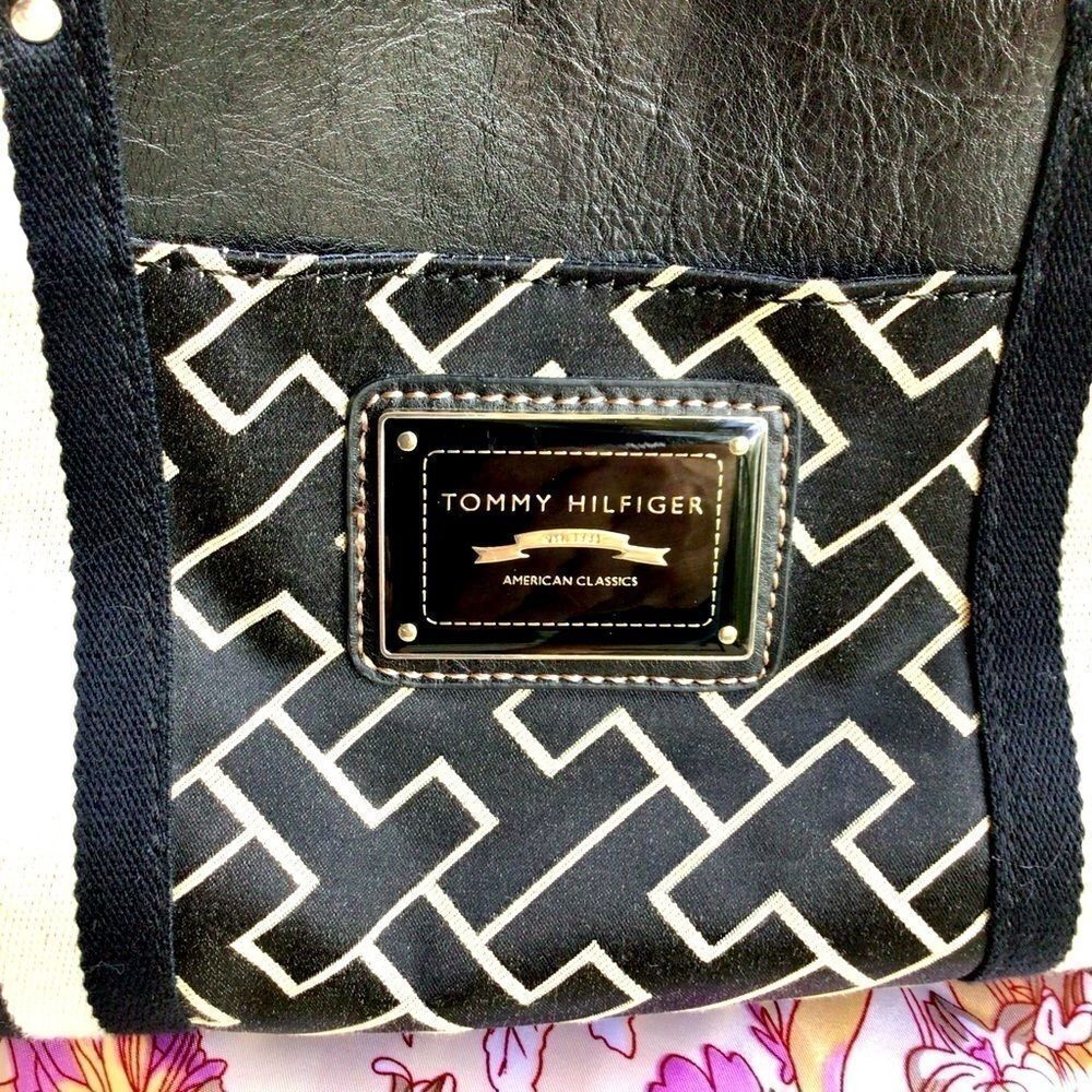 TOMMY HILFIGER AMERICAN CLASSIC SMALL SATCHEL - Picture 6 of 13